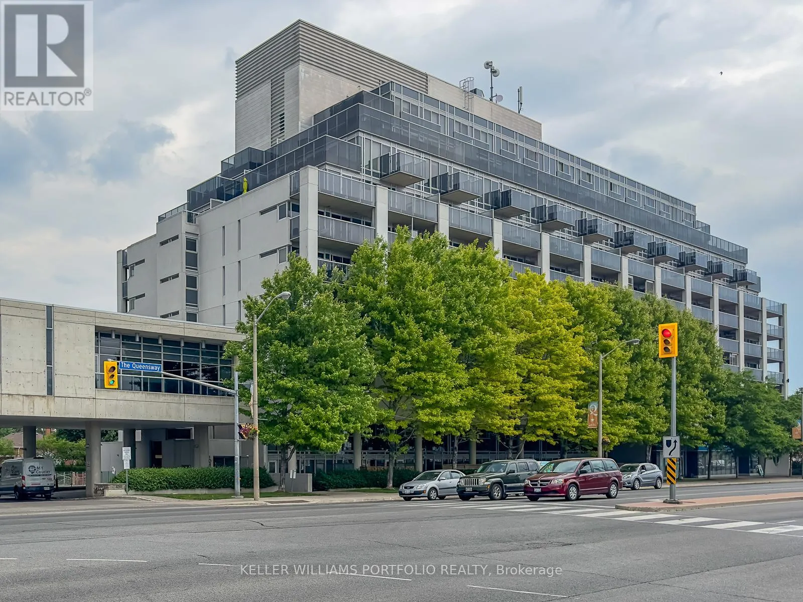 809 - 1040 THE QUEENSWAY AVENUE W