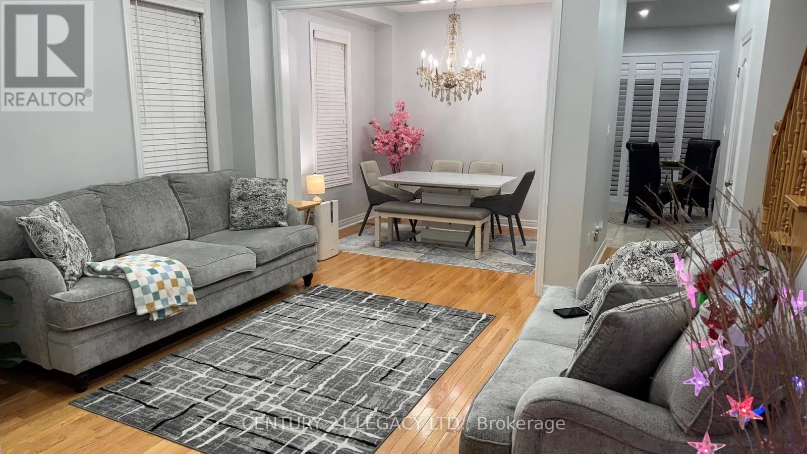 674 COACH DRIVE SE