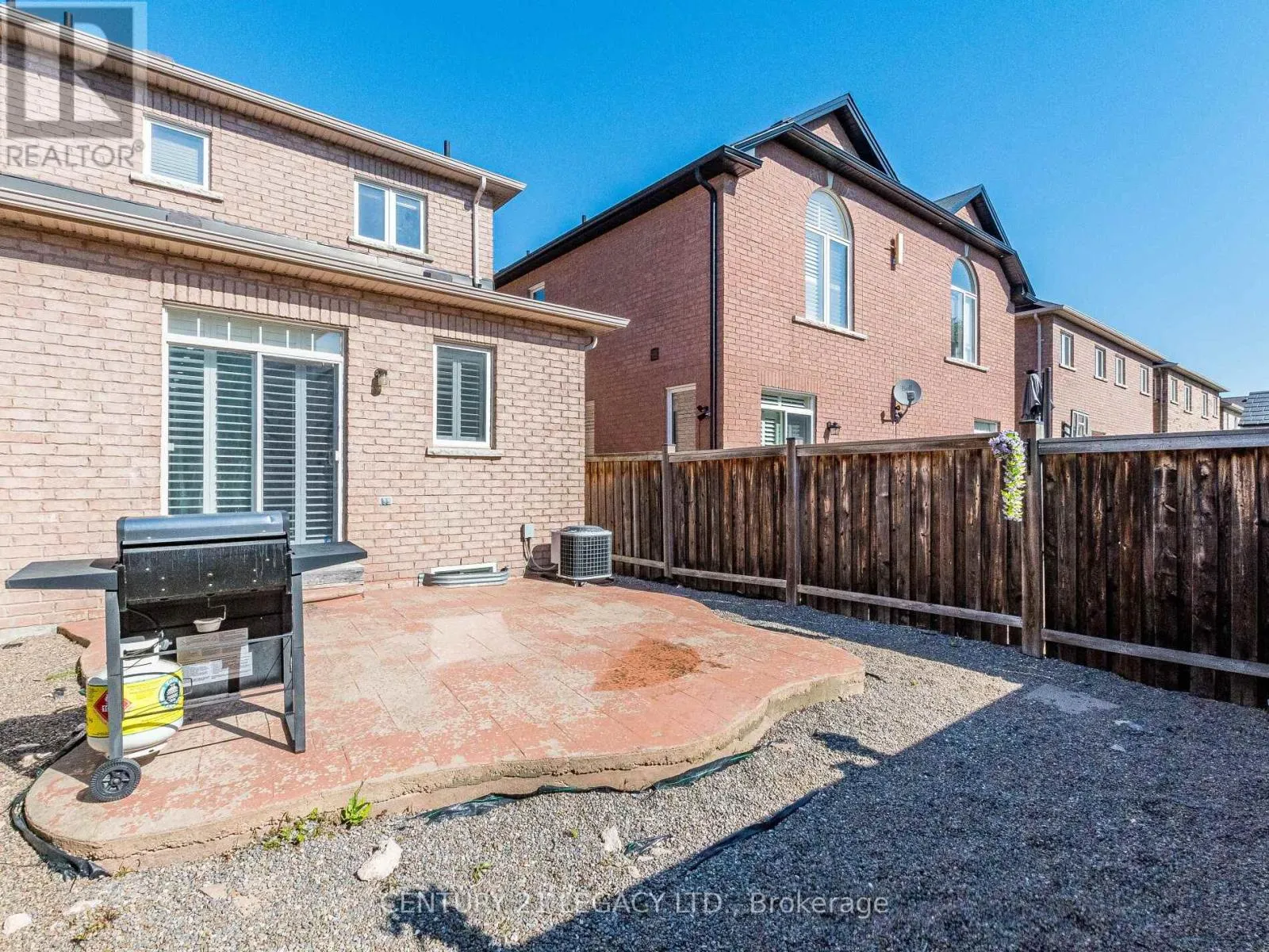 674 COACH DRIVE SE