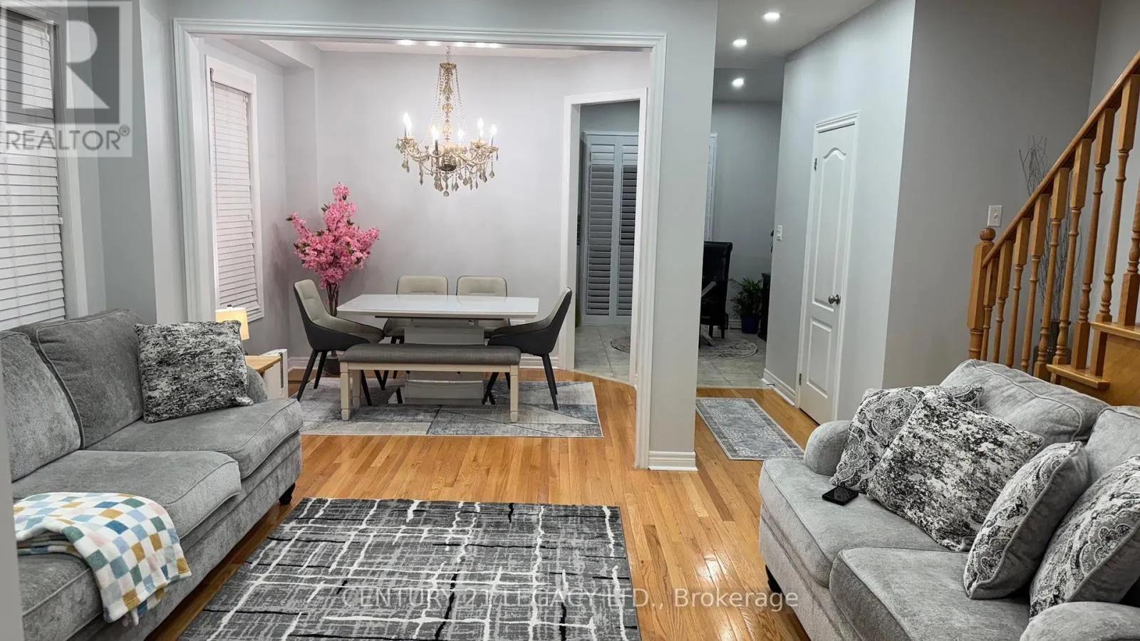 674 COACH DRIVE SE