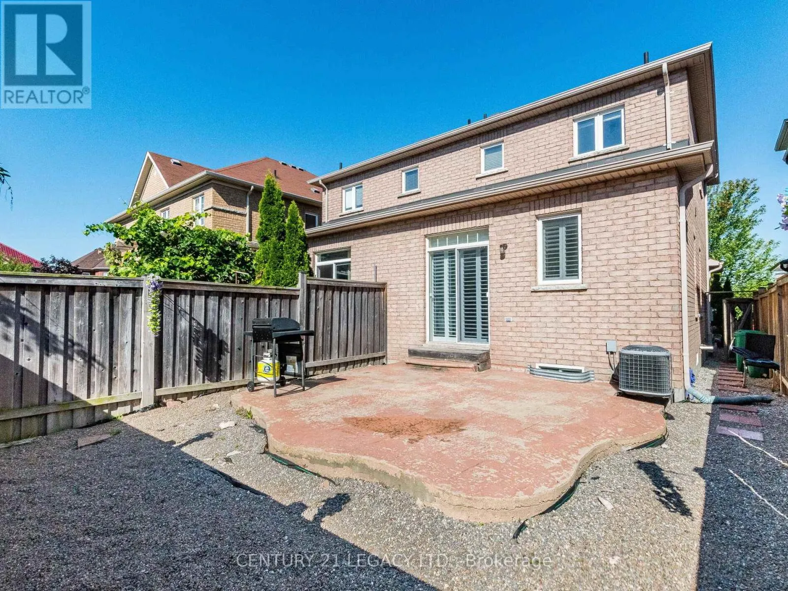 674 COACH DRIVE SE