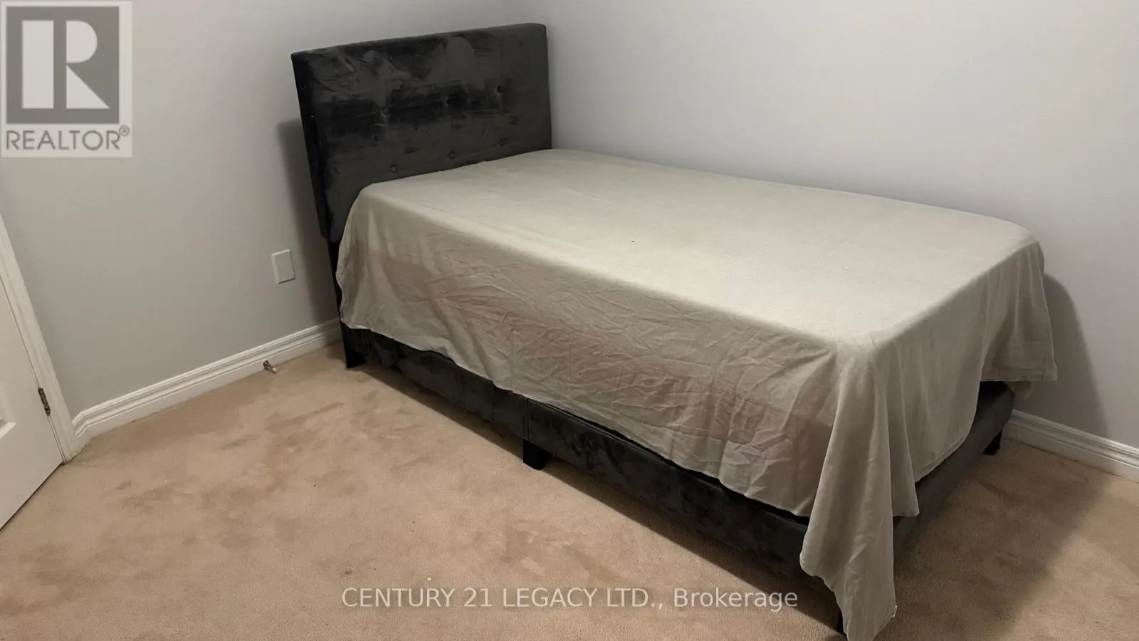 674 COACH DRIVE SE
