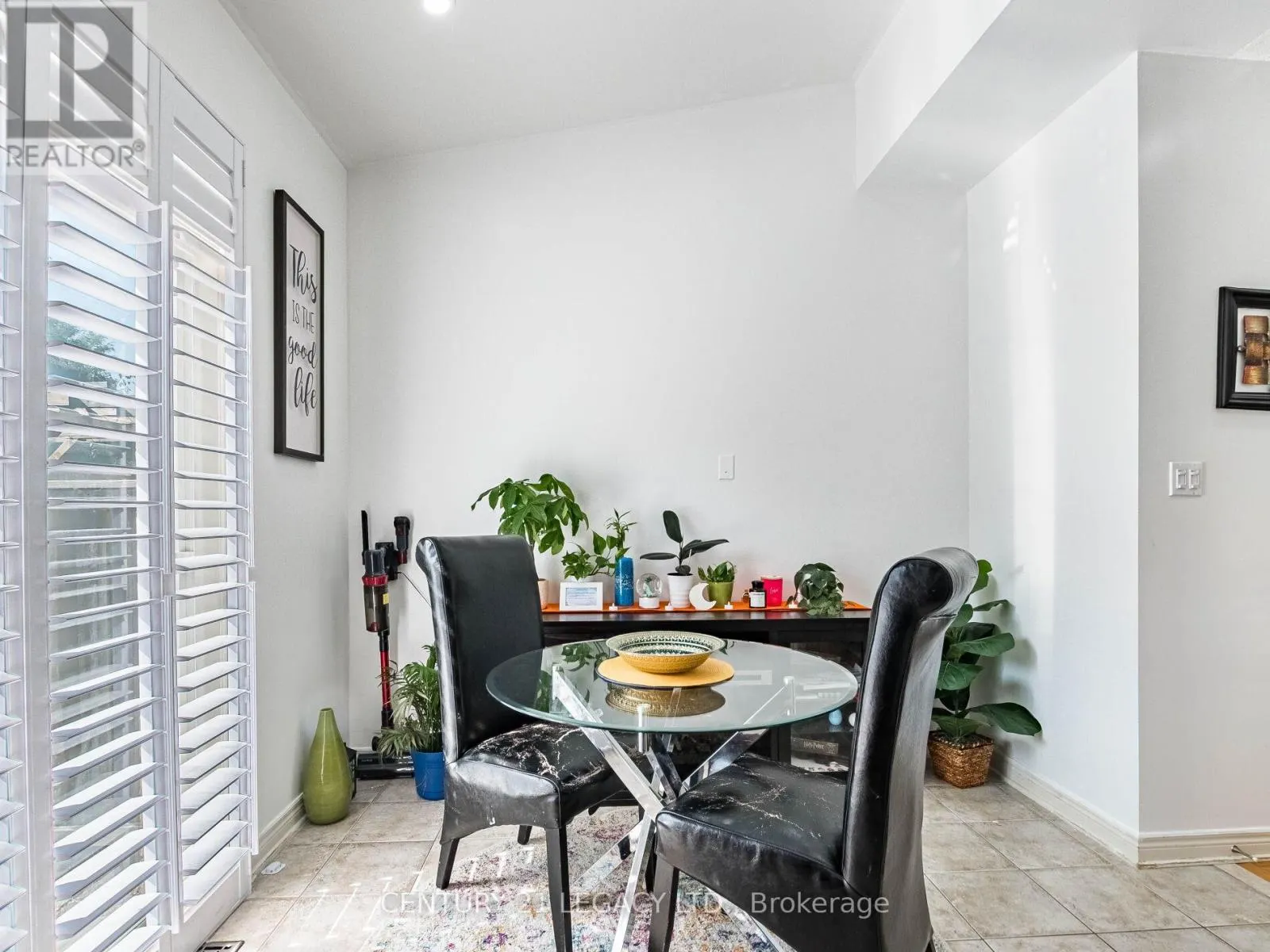 674 COACH DRIVE SE