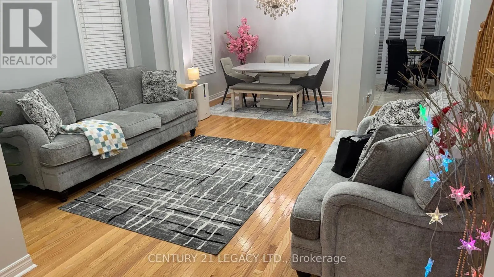 674 COACH DRIVE SE