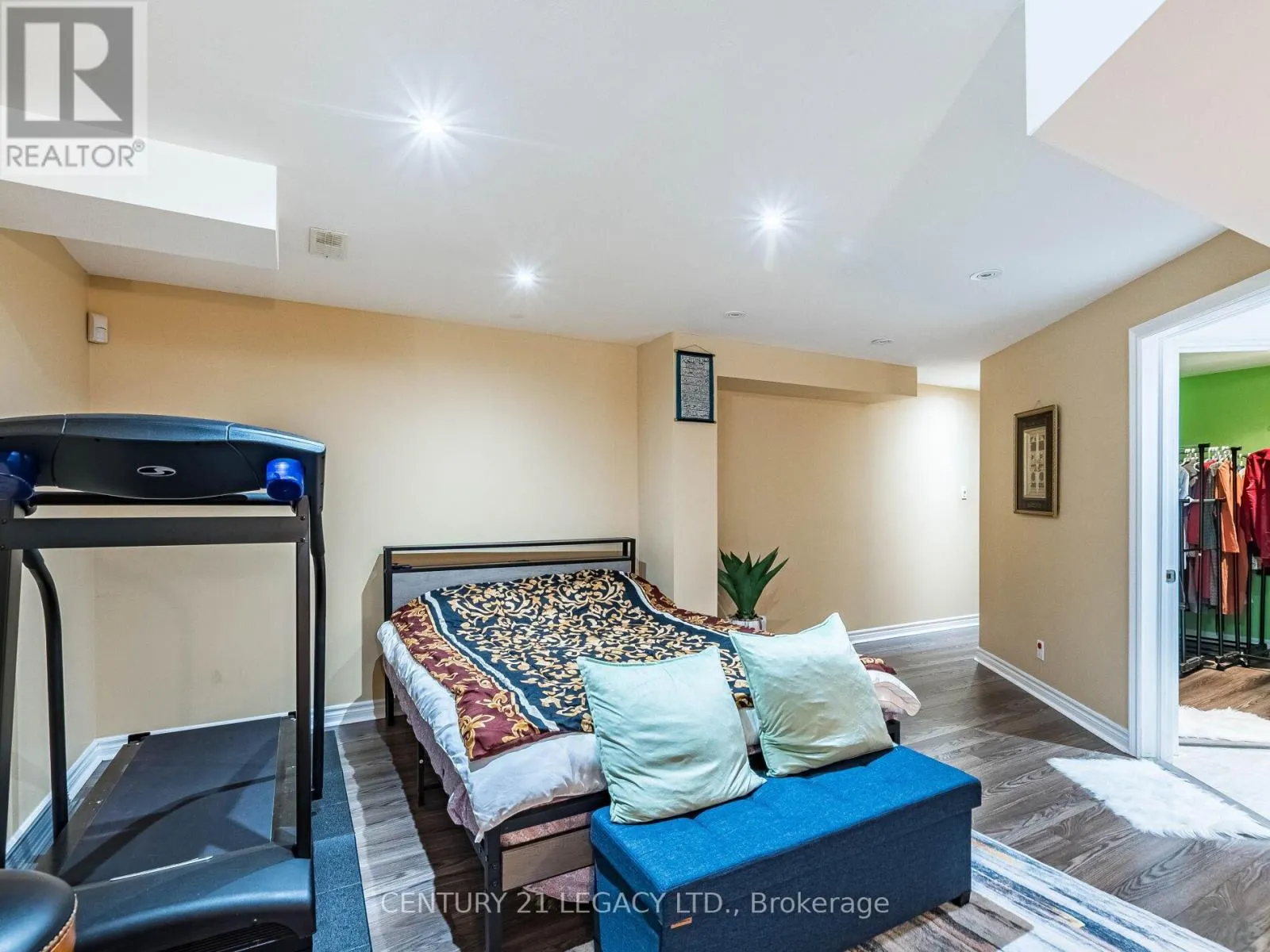 674 COACH DRIVE SE