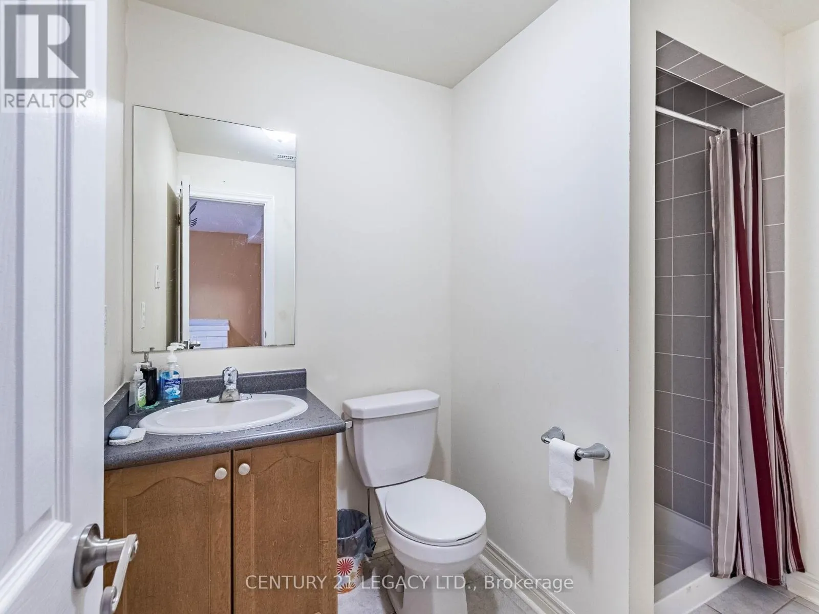 674 COACH DRIVE SE