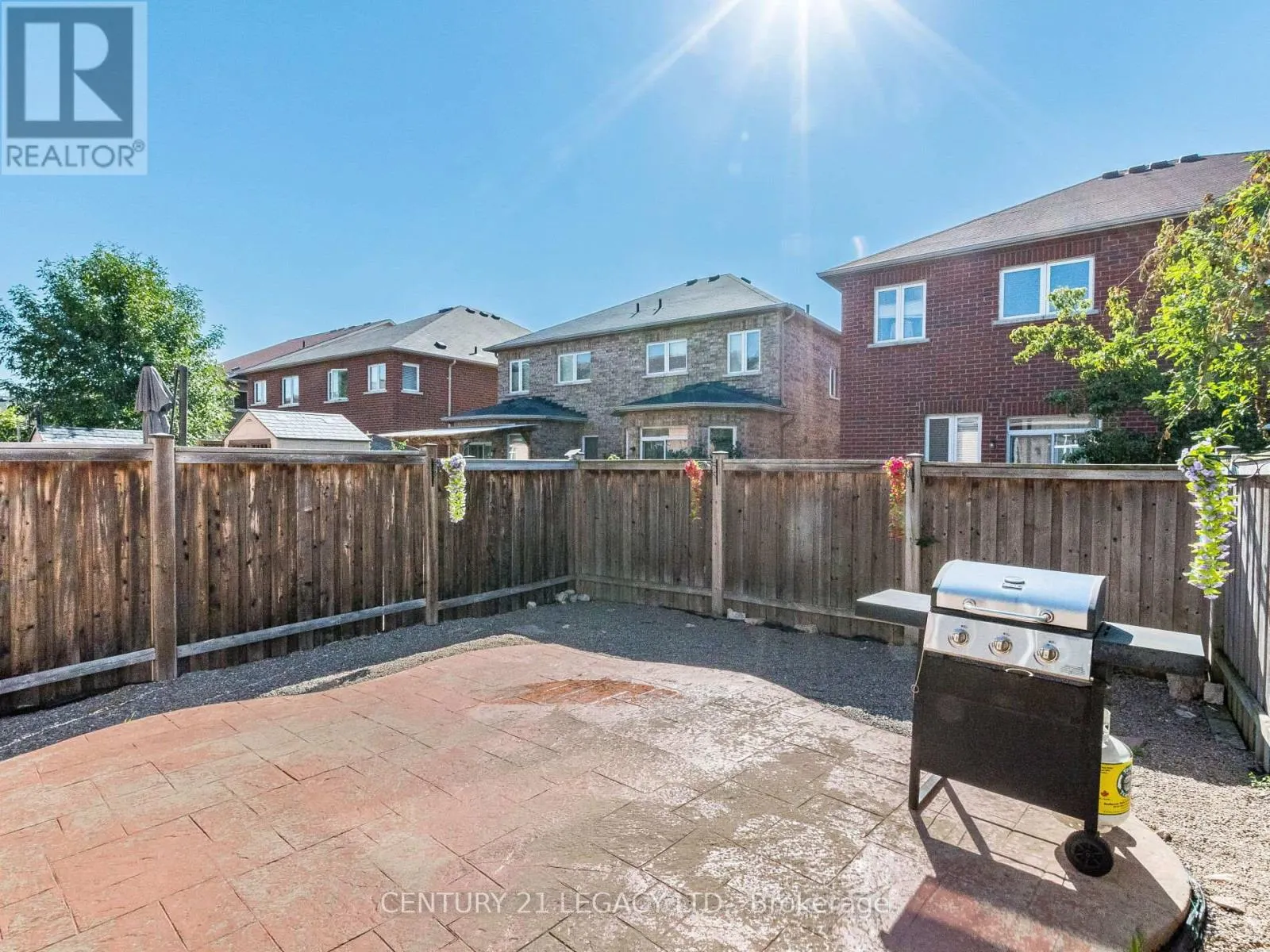 674 COACH DRIVE SE
