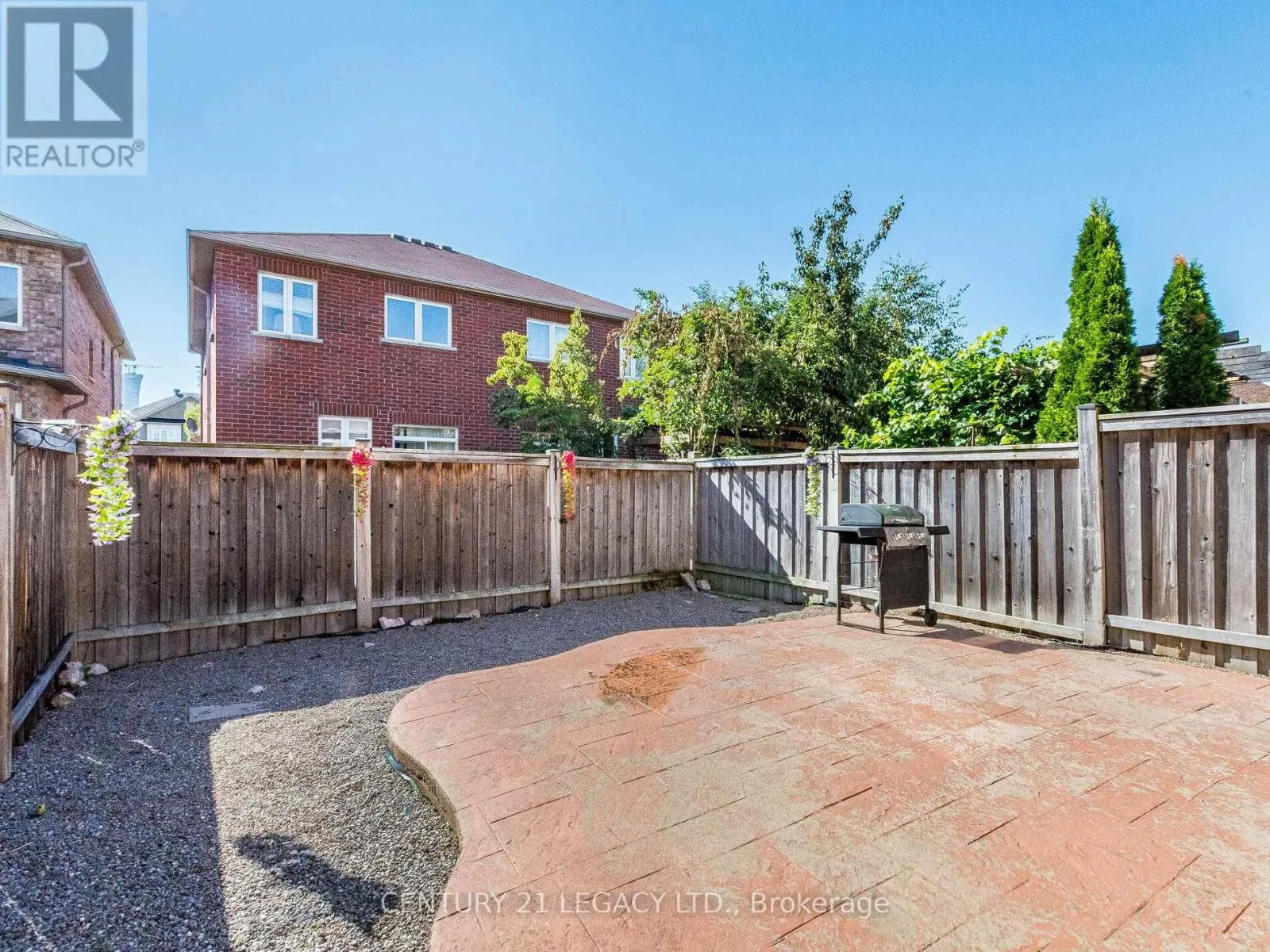 674 COACH DRIVE SE
