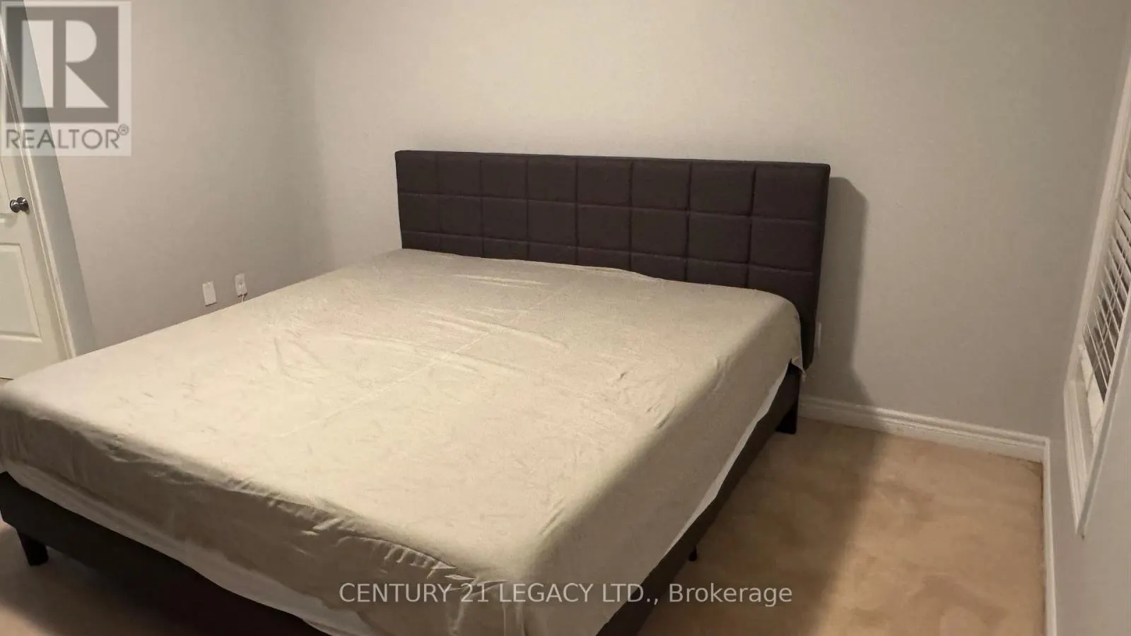 674 COACH DRIVE SE