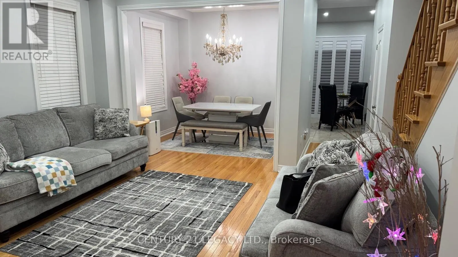 674 COACH DRIVE SE