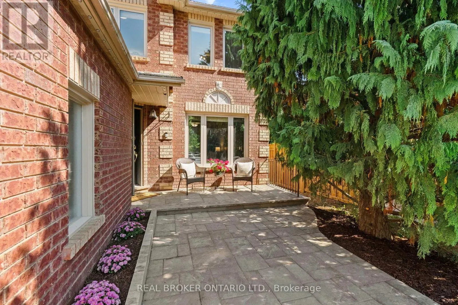 40 DAVIS CRESCENT