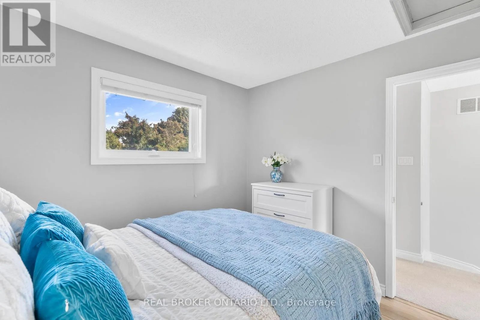 40 DAVIS CRESCENT