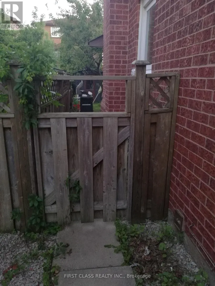 631 ROSELAIRE TRAIL