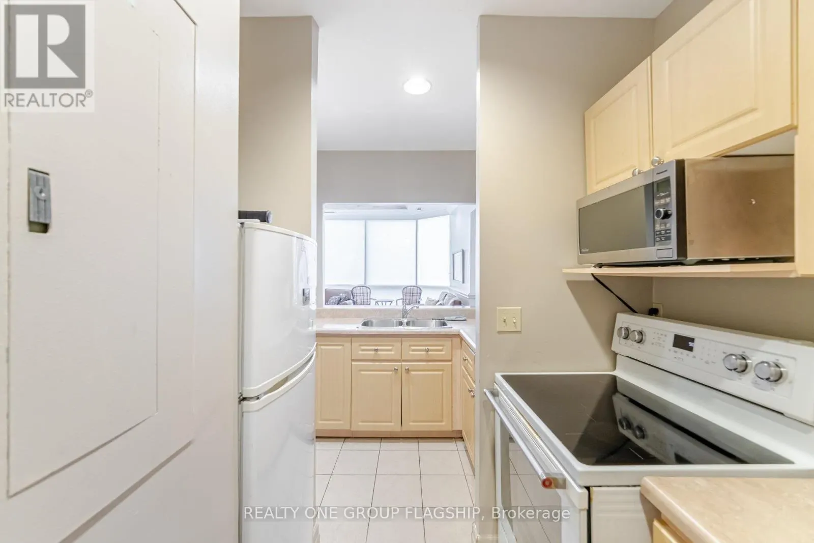 604 - 880 DUNDAS STREET W