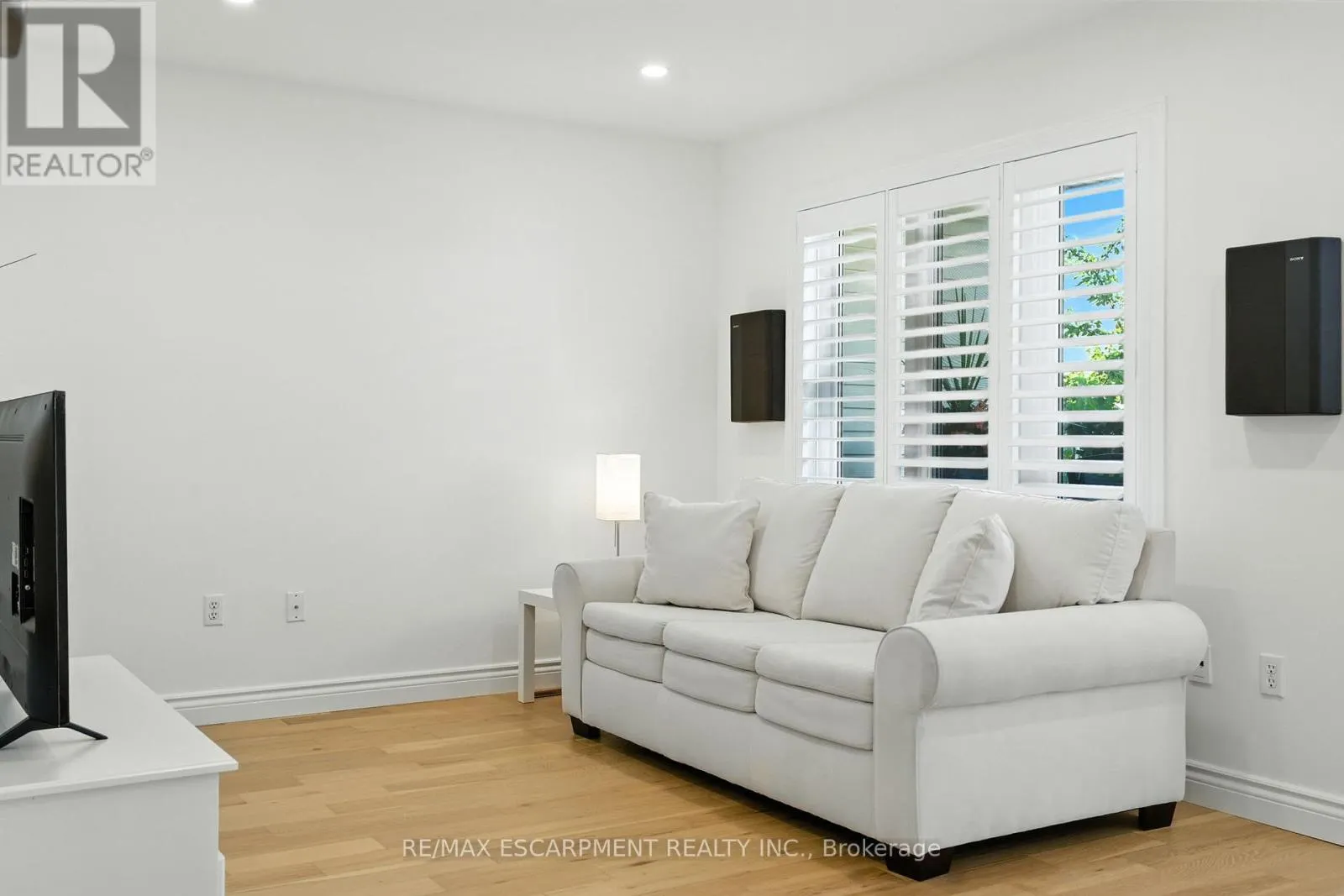 48 - 5090 FAIRVIEW STREET