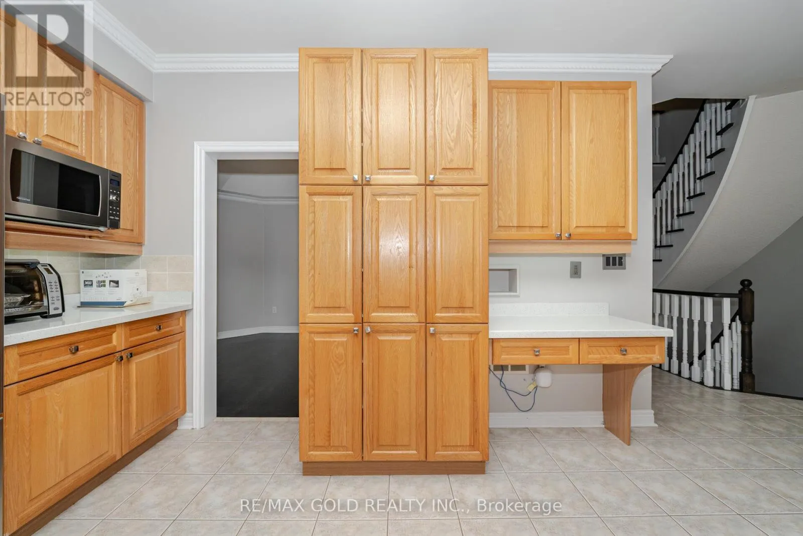 2 TREEVIEW CRESCENT