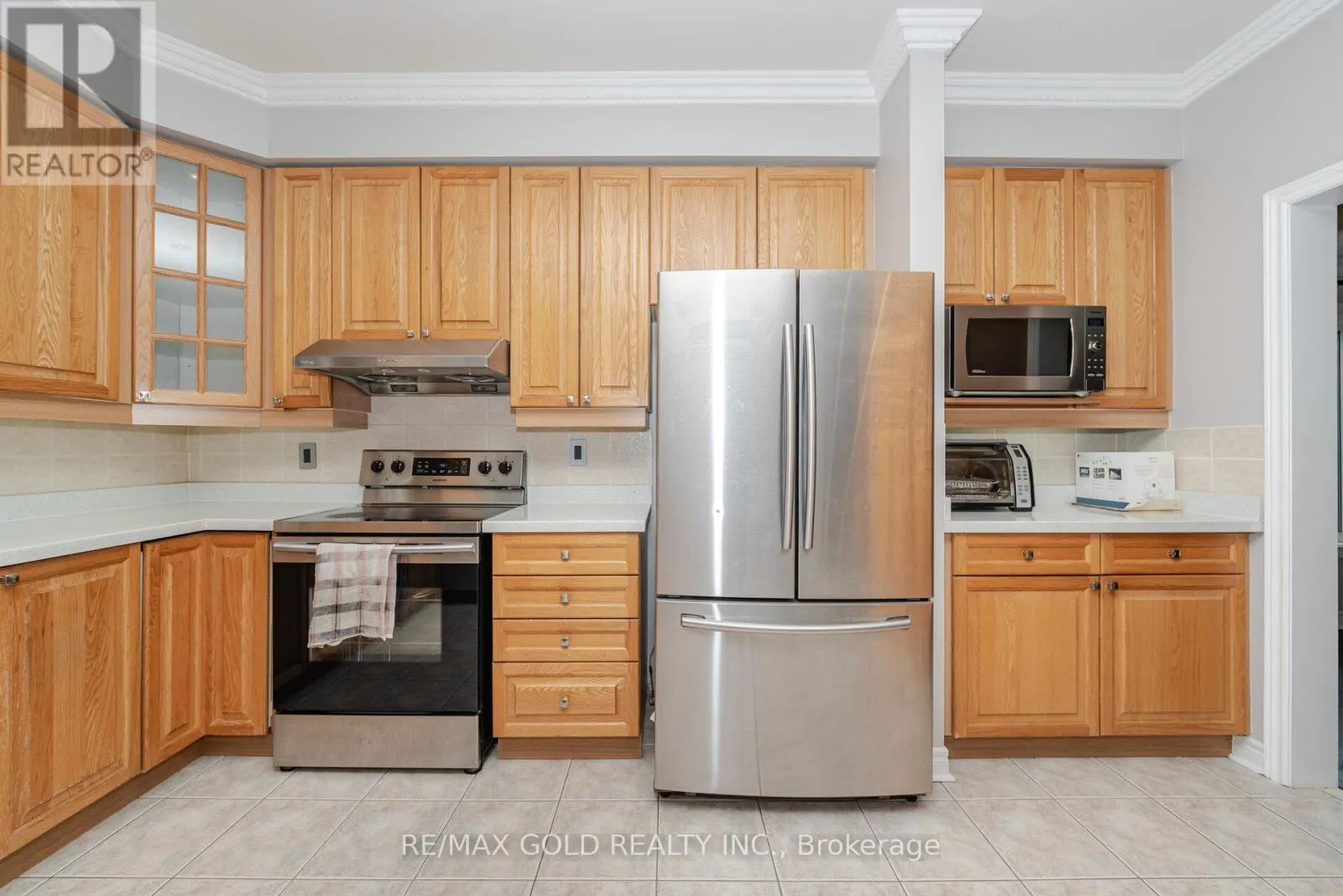 2 TREEVIEW CRESCENT