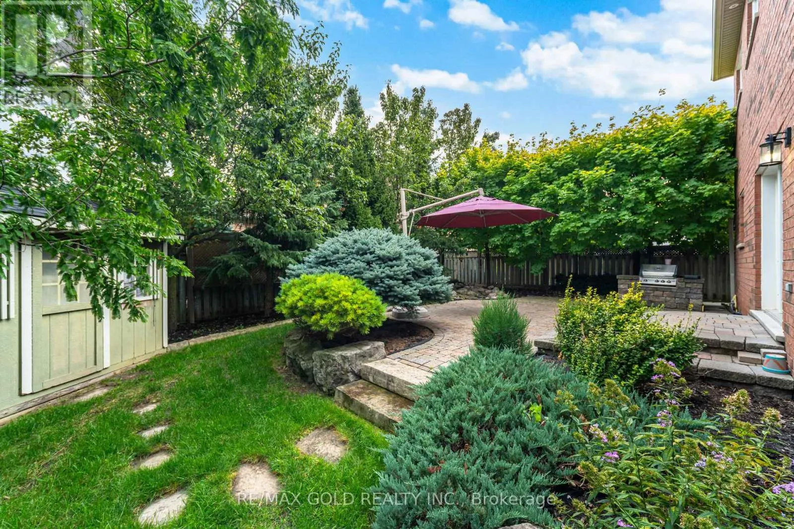 2 TREEVIEW CRESCENT