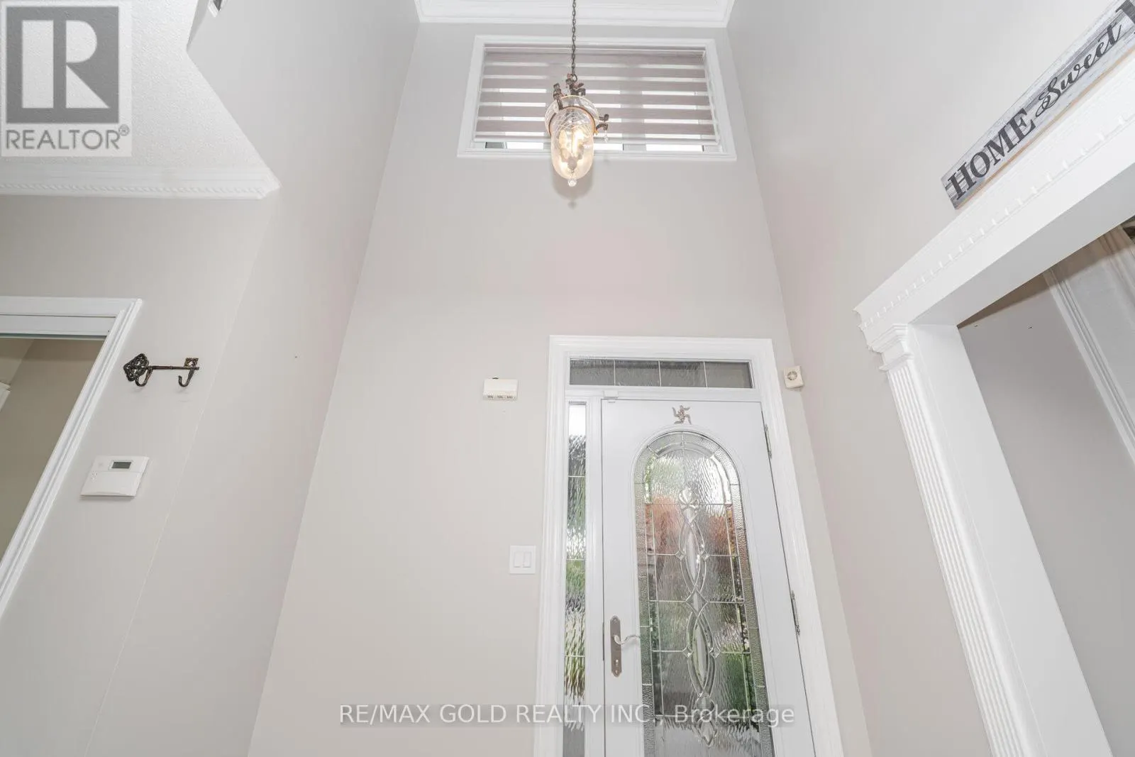 2 TREEVIEW CRESCENT