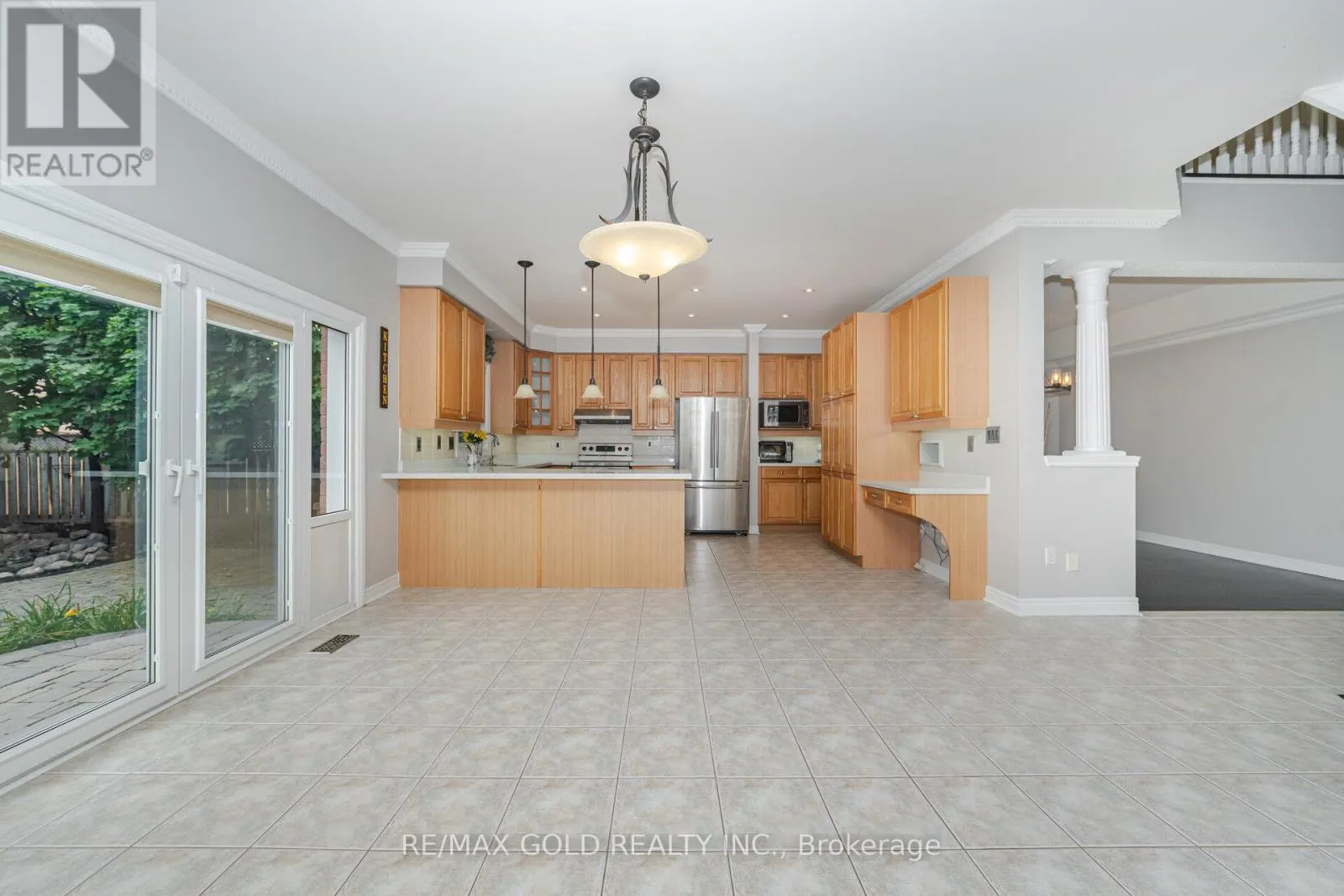 2 TREEVIEW CRESCENT