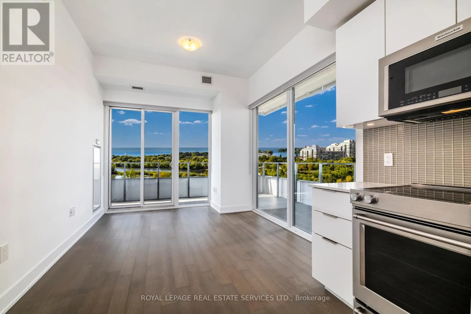 1002 - 20 SHORE BREEZE DRIVE