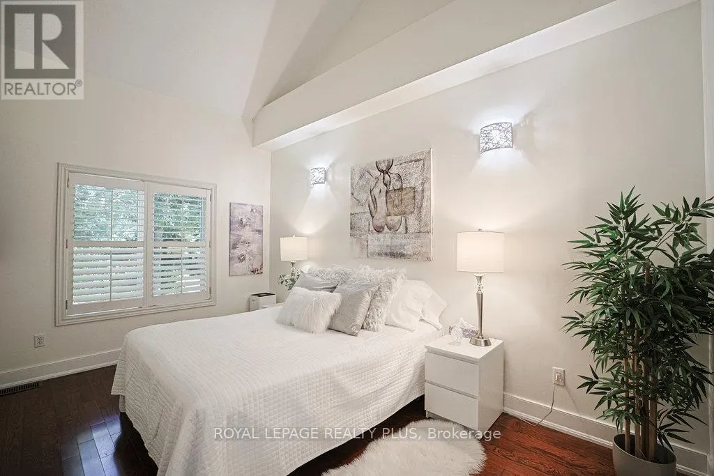6 - 1010 CRISTINA COURT