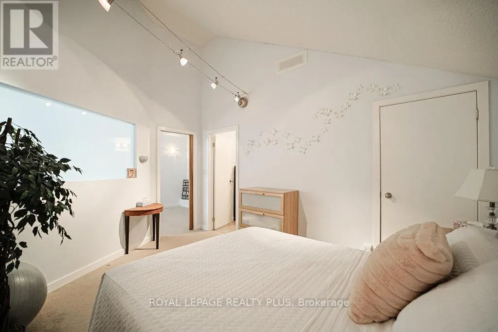 6 - 1010 CRISTINA COURT