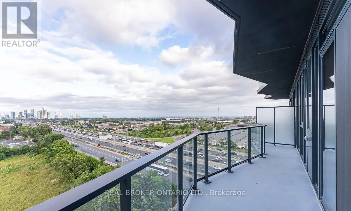 907 - 36 ZORRA STREET