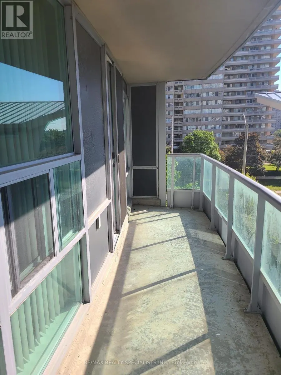 403 - 1 ELM DRIVE W