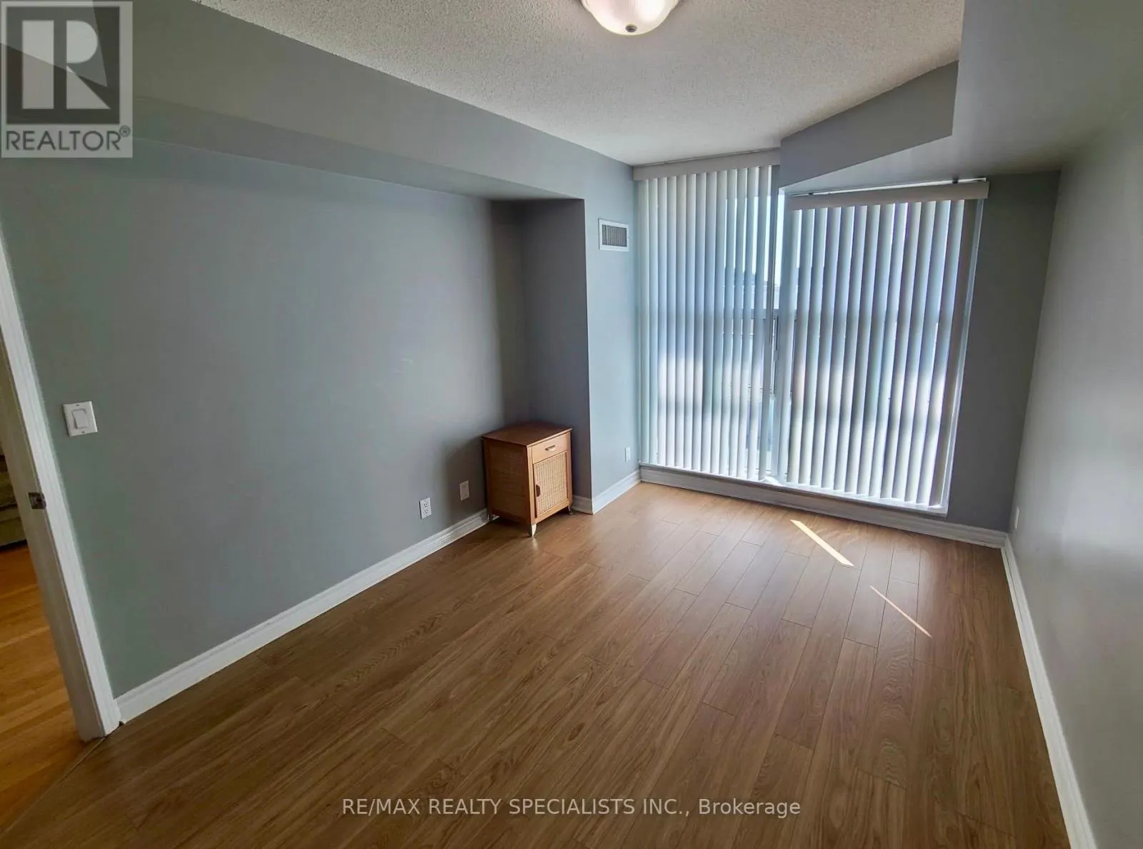 403 - 1 ELM DRIVE W