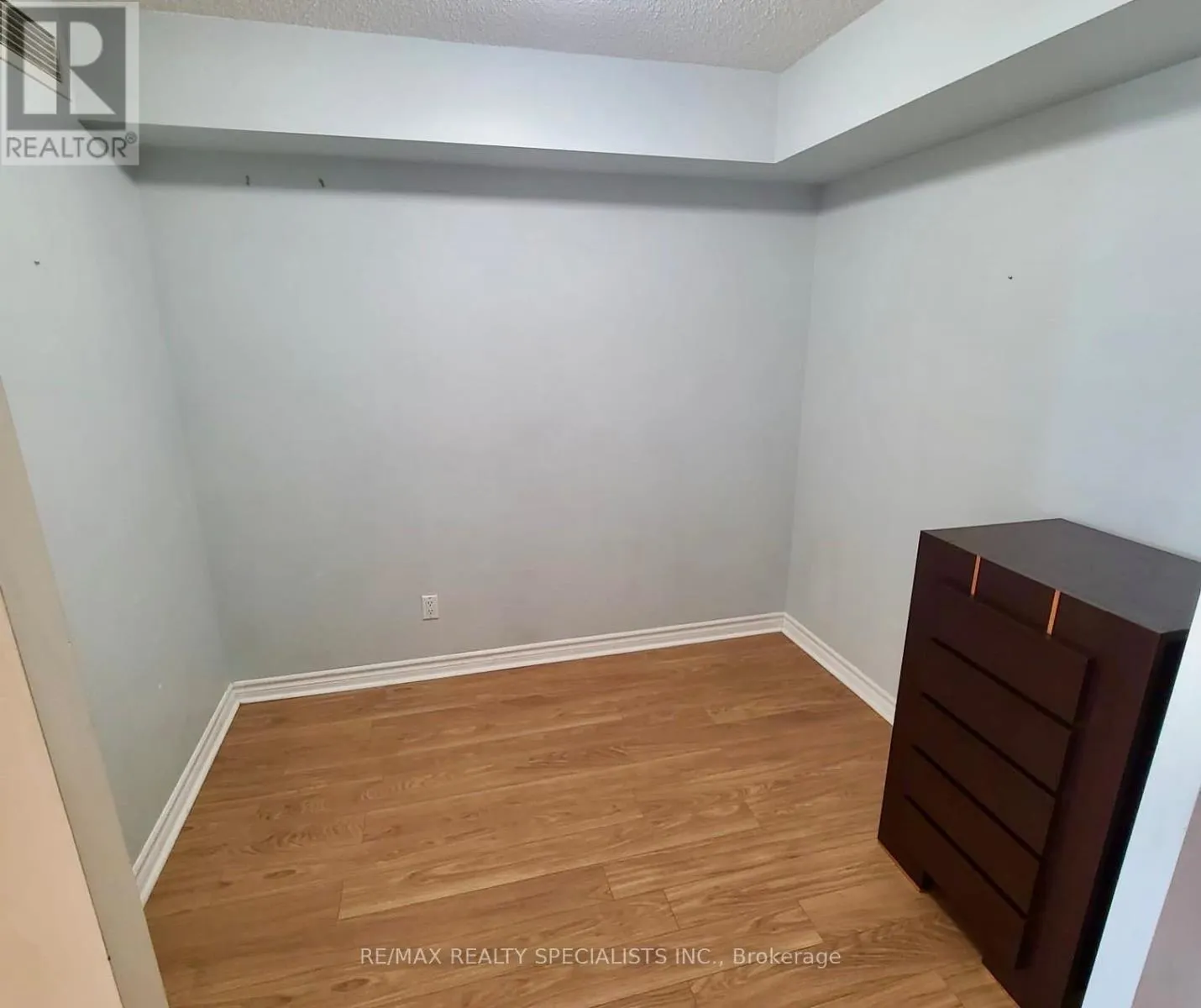 403 - 1 ELM DRIVE W