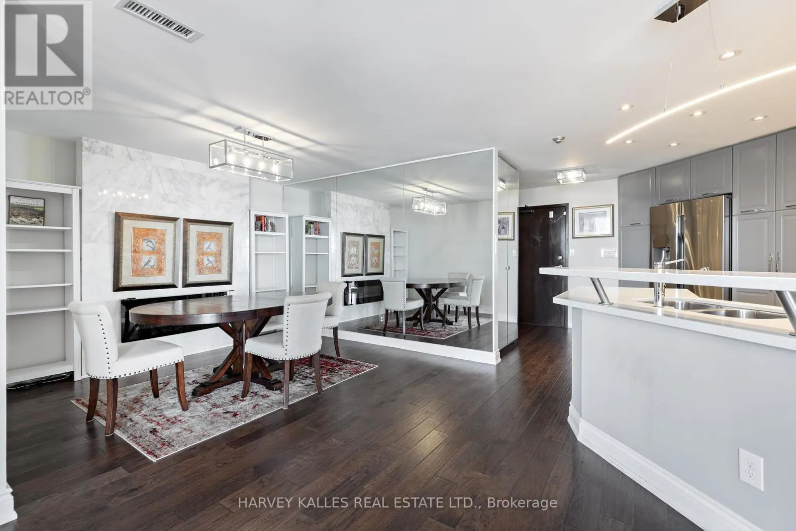 1040 - 22 SOUTHPORT STREET