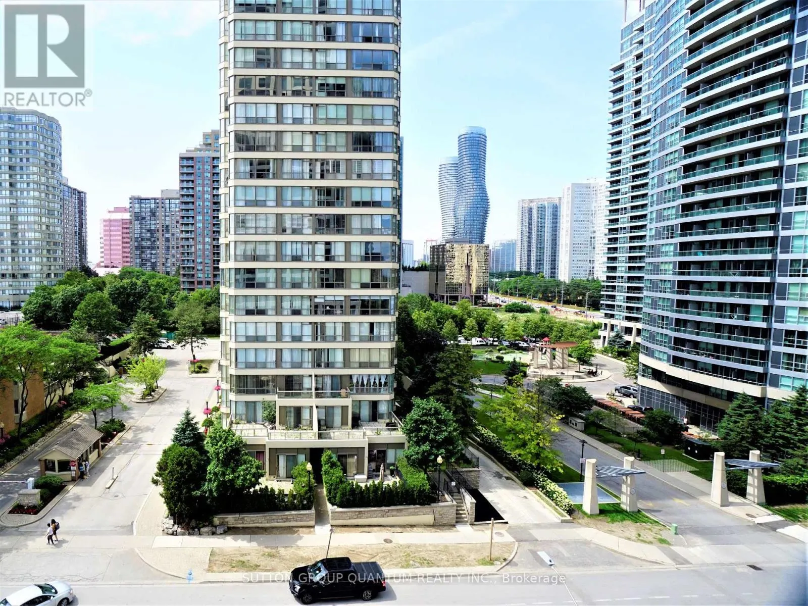 601 - 36 ELM DR. W. DRIVE