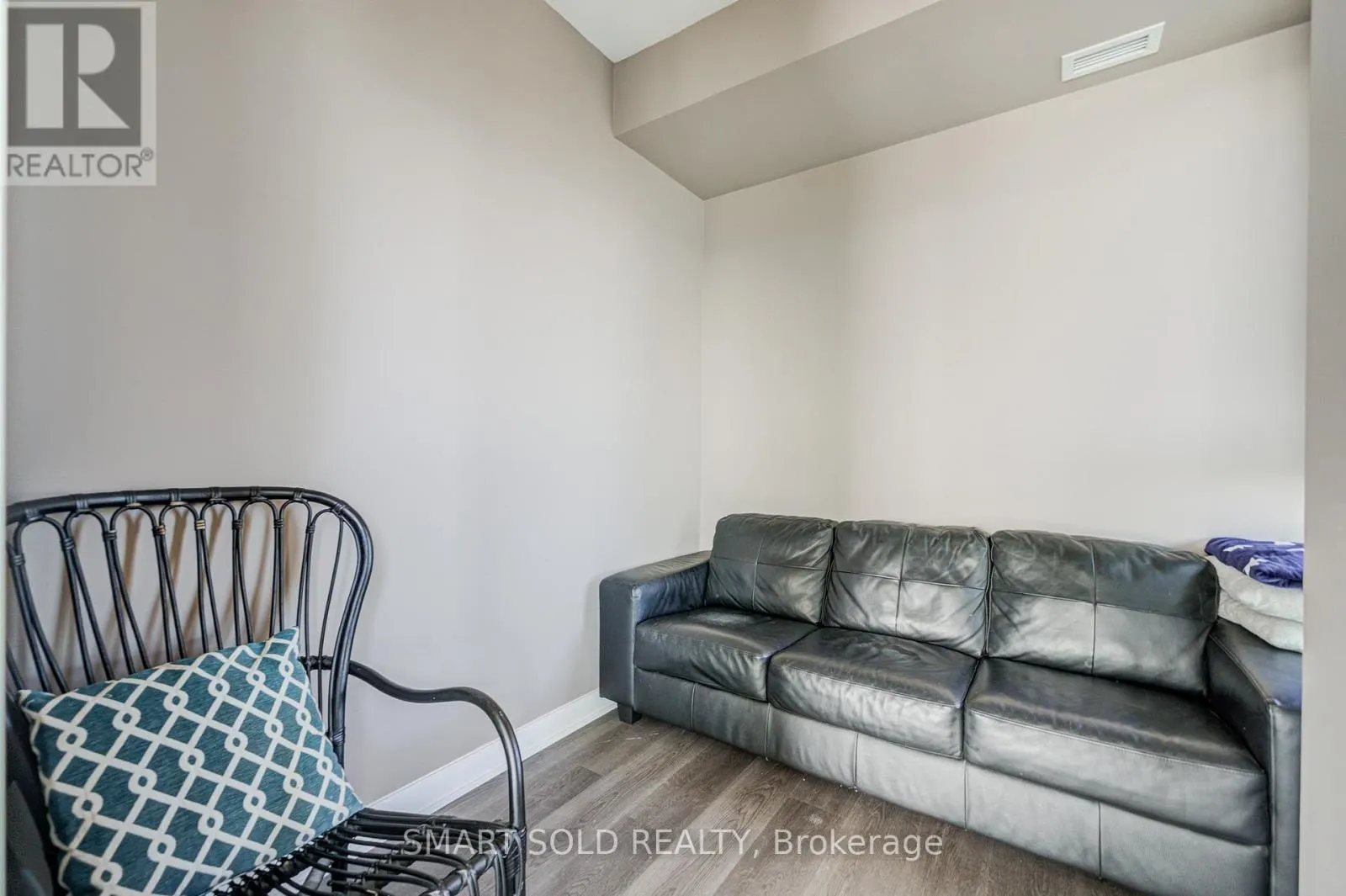 4504 - 3900 CONFEDERATION PARKWAY