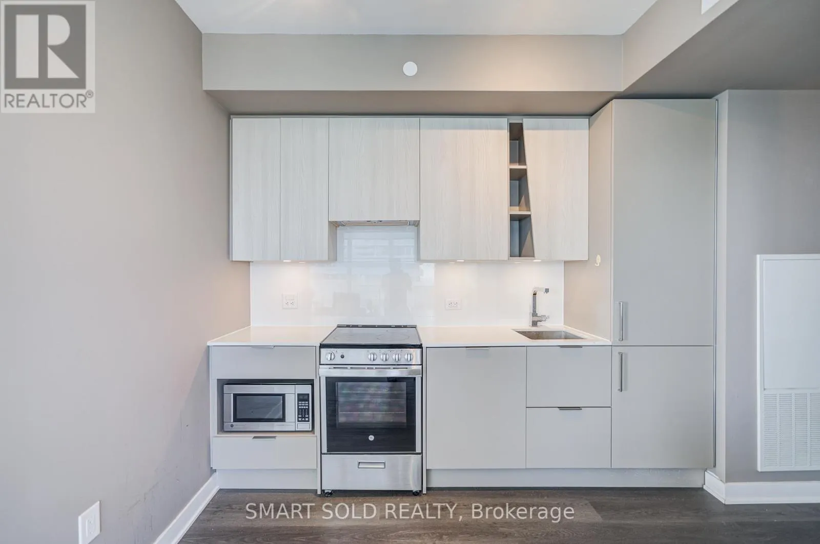 4504 - 3900 CONFEDERATION PARKWAY