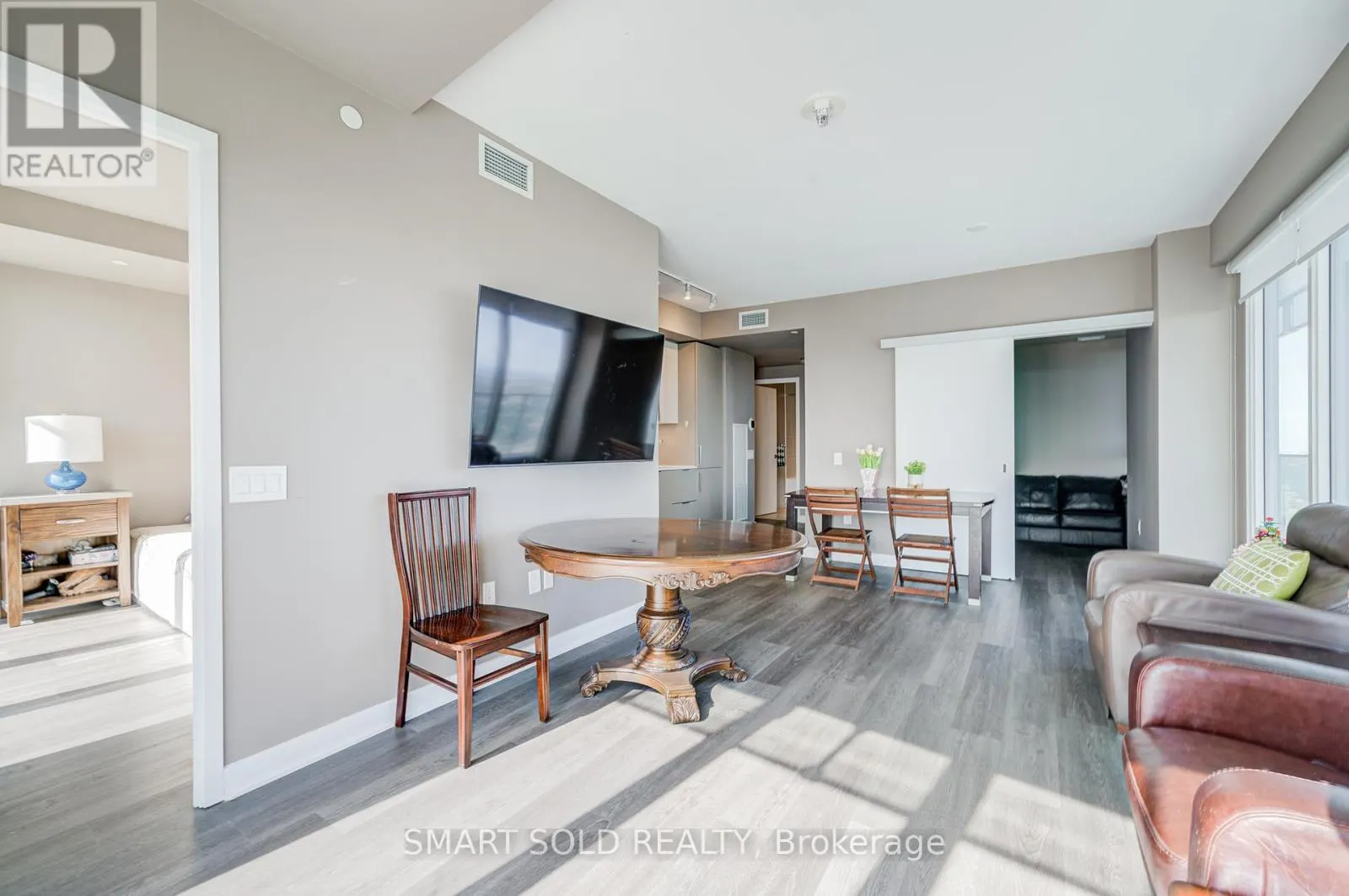 4504 - 3900 CONFEDERATION PARKWAY