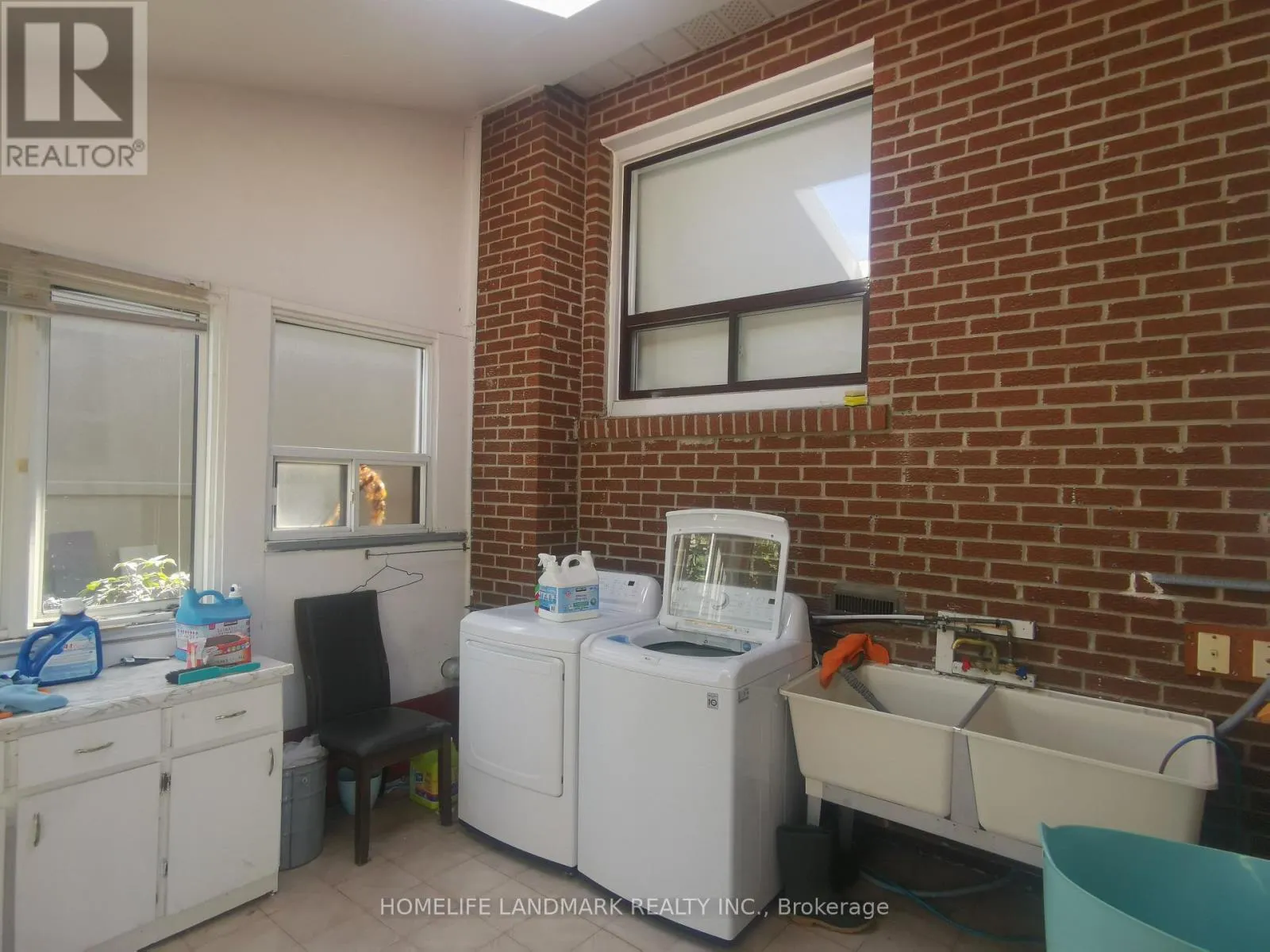 MAIN UNIT - 430 RUSTIC ROAD