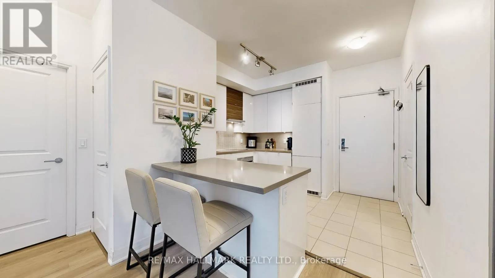 1008 - 60 ANNIE CRAIG DRIVE