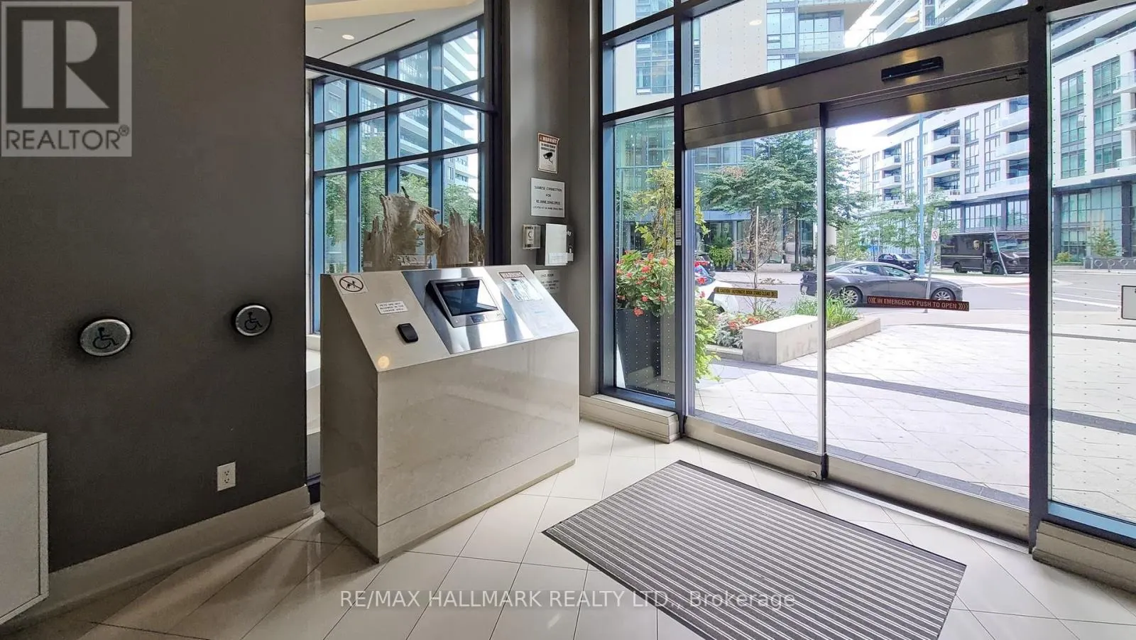 1008 - 60 ANNIE CRAIG DRIVE