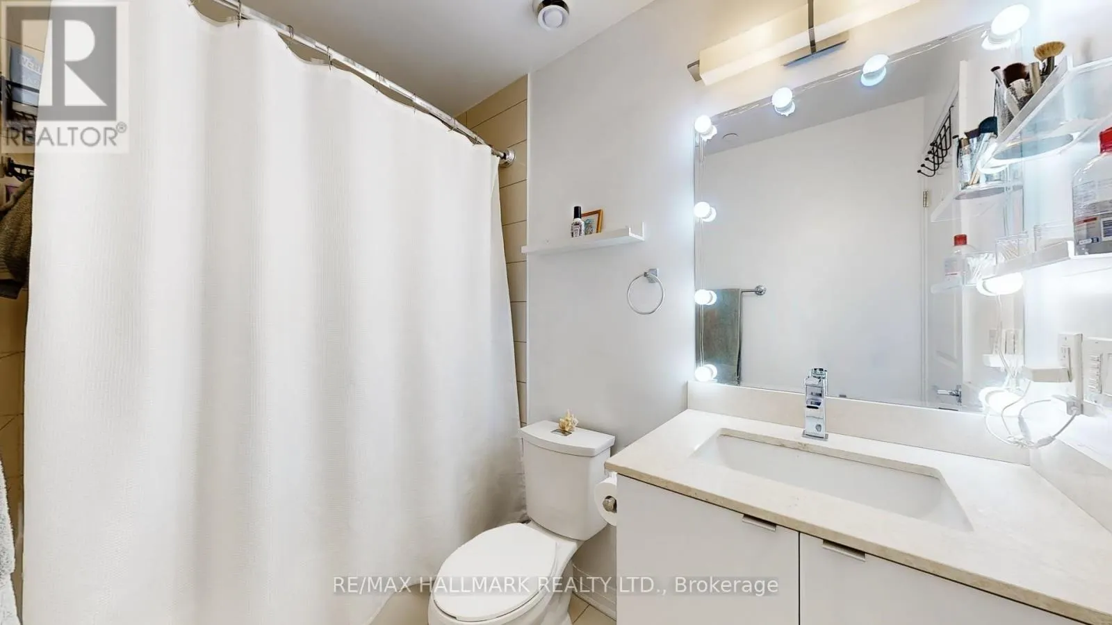 1008 - 60 ANNIE CRAIG DRIVE