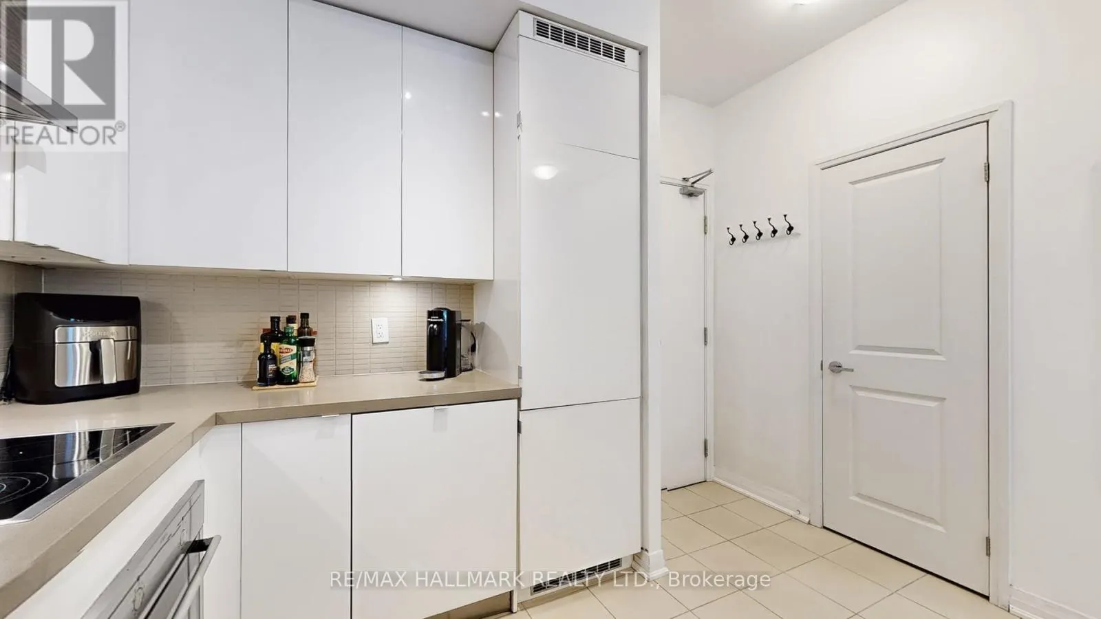 1008 - 60 ANNIE CRAIG DRIVE
