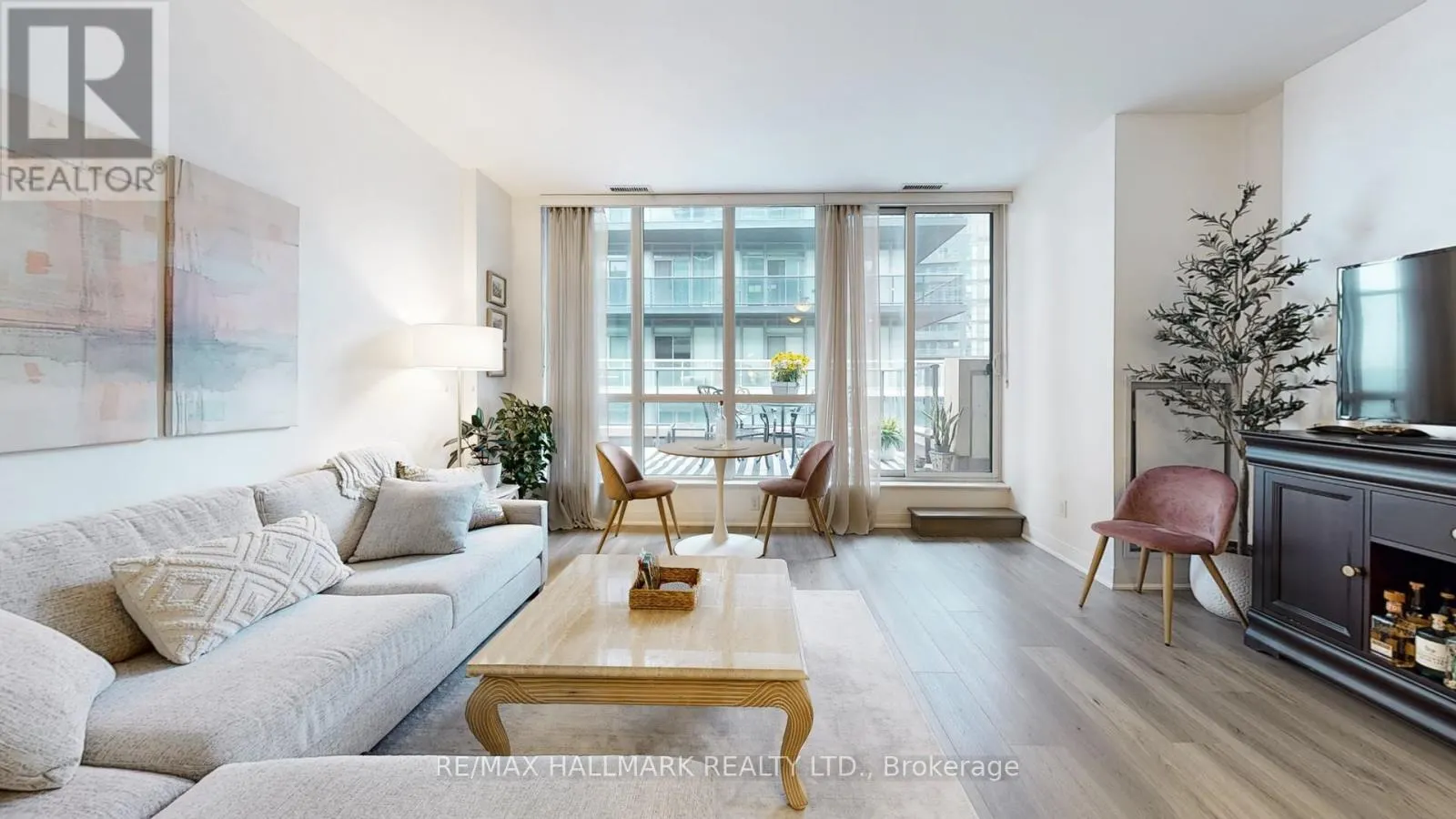 1008 - 60 ANNIE CRAIG DRIVE