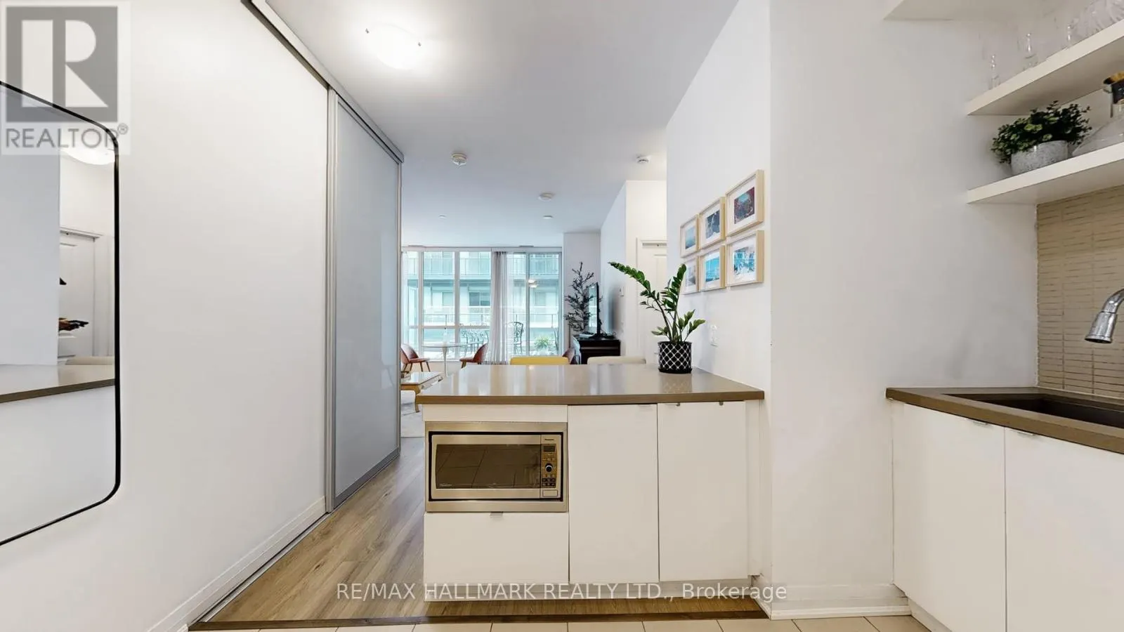 1008 - 60 ANNIE CRAIG DRIVE