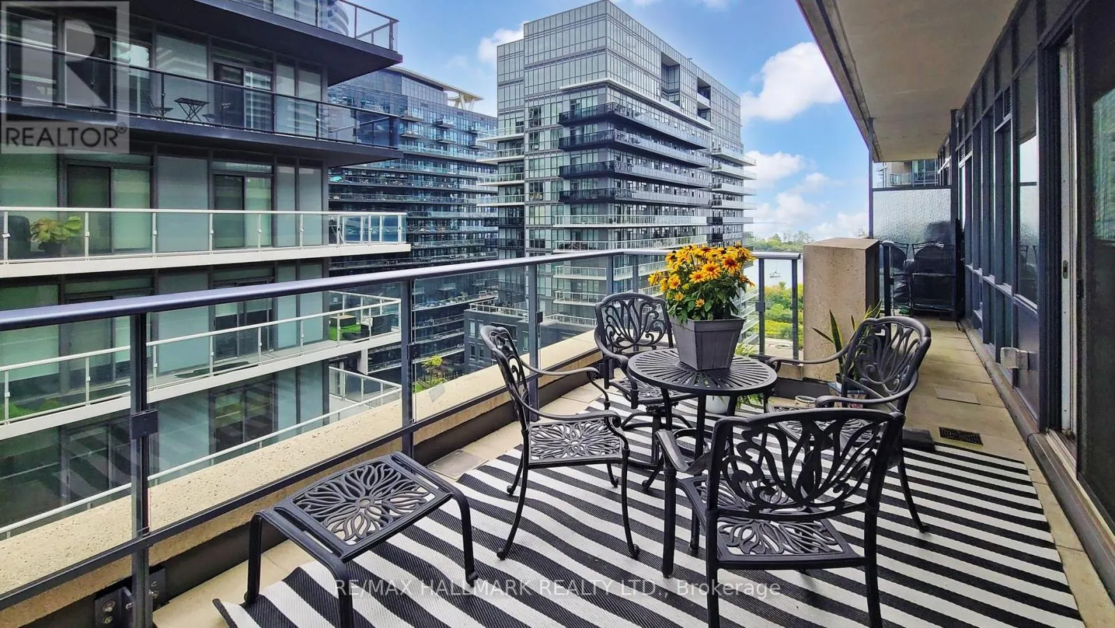1008 - 60 ANNIE CRAIG DRIVE