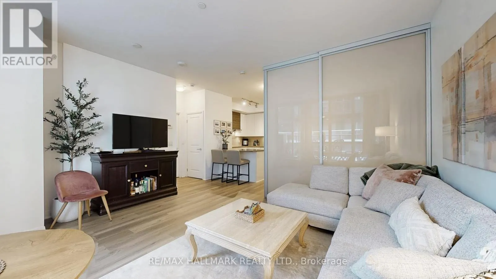1008 - 60 ANNIE CRAIG DRIVE