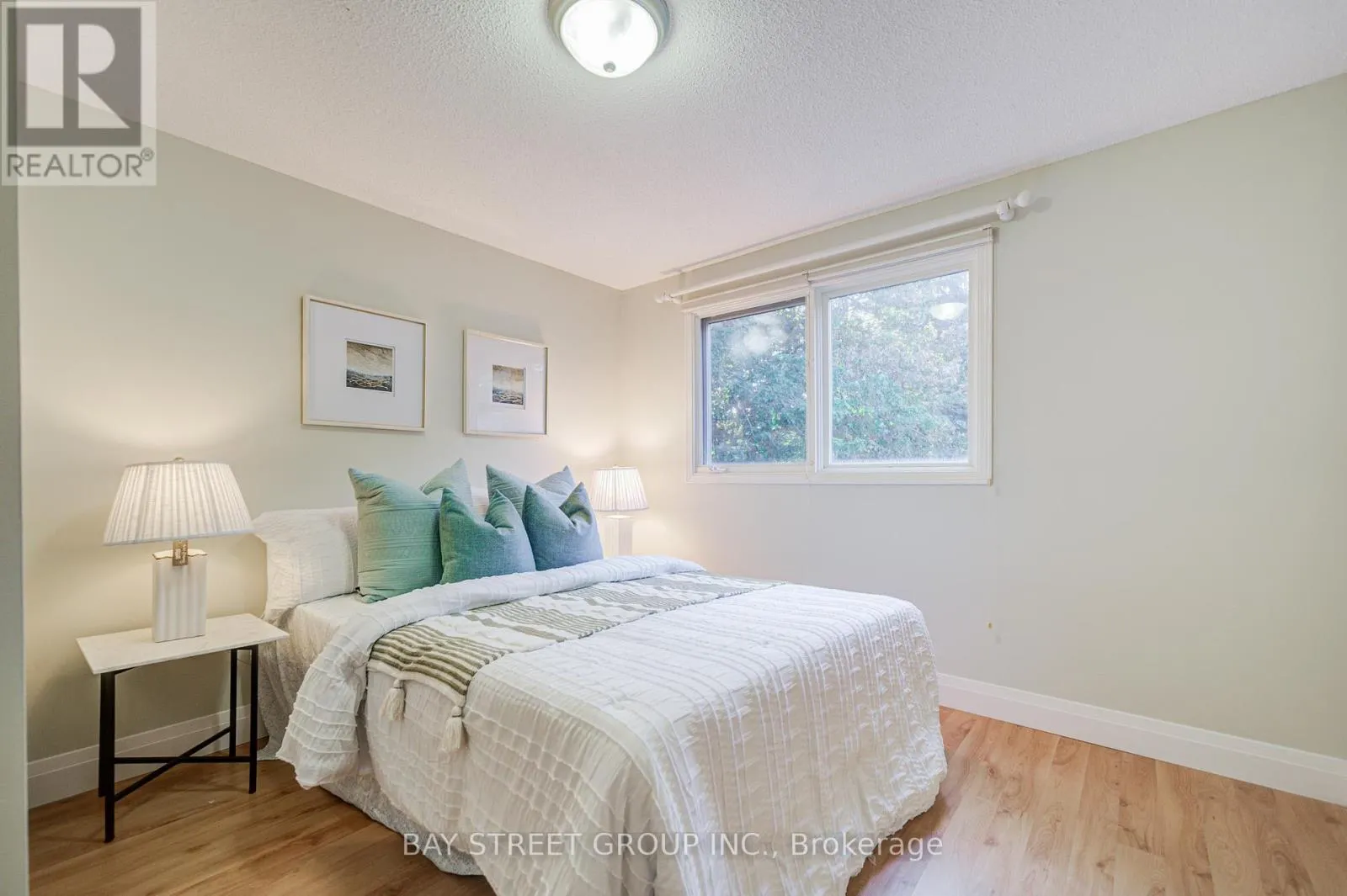 1307 BARBERRY GREEN