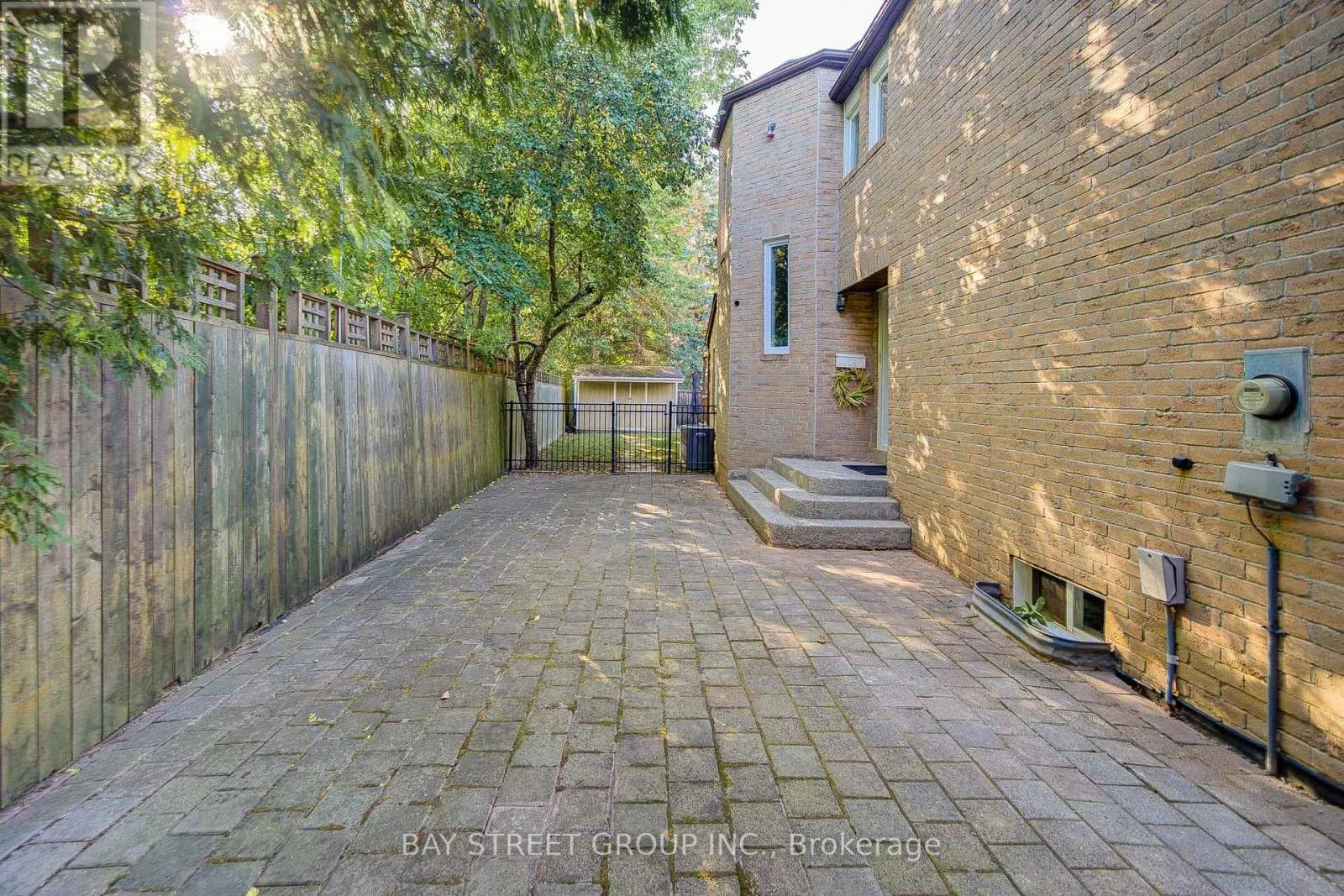1307 BARBERRY GREEN