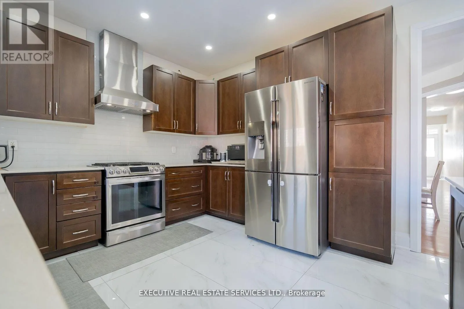 11 GOODSWAY TRAIL