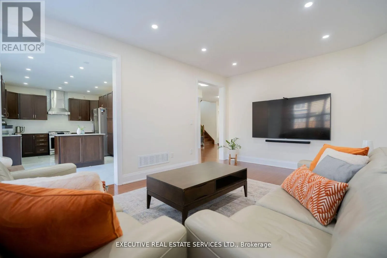 11 GOODSWAY TRAIL