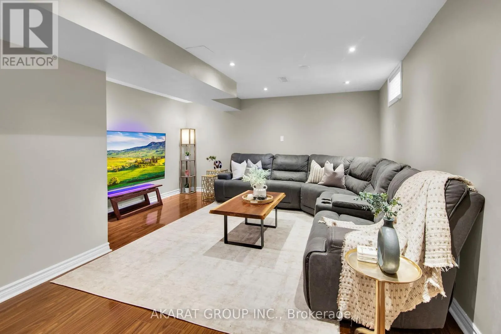 2113 DALECROFT CRESCENT